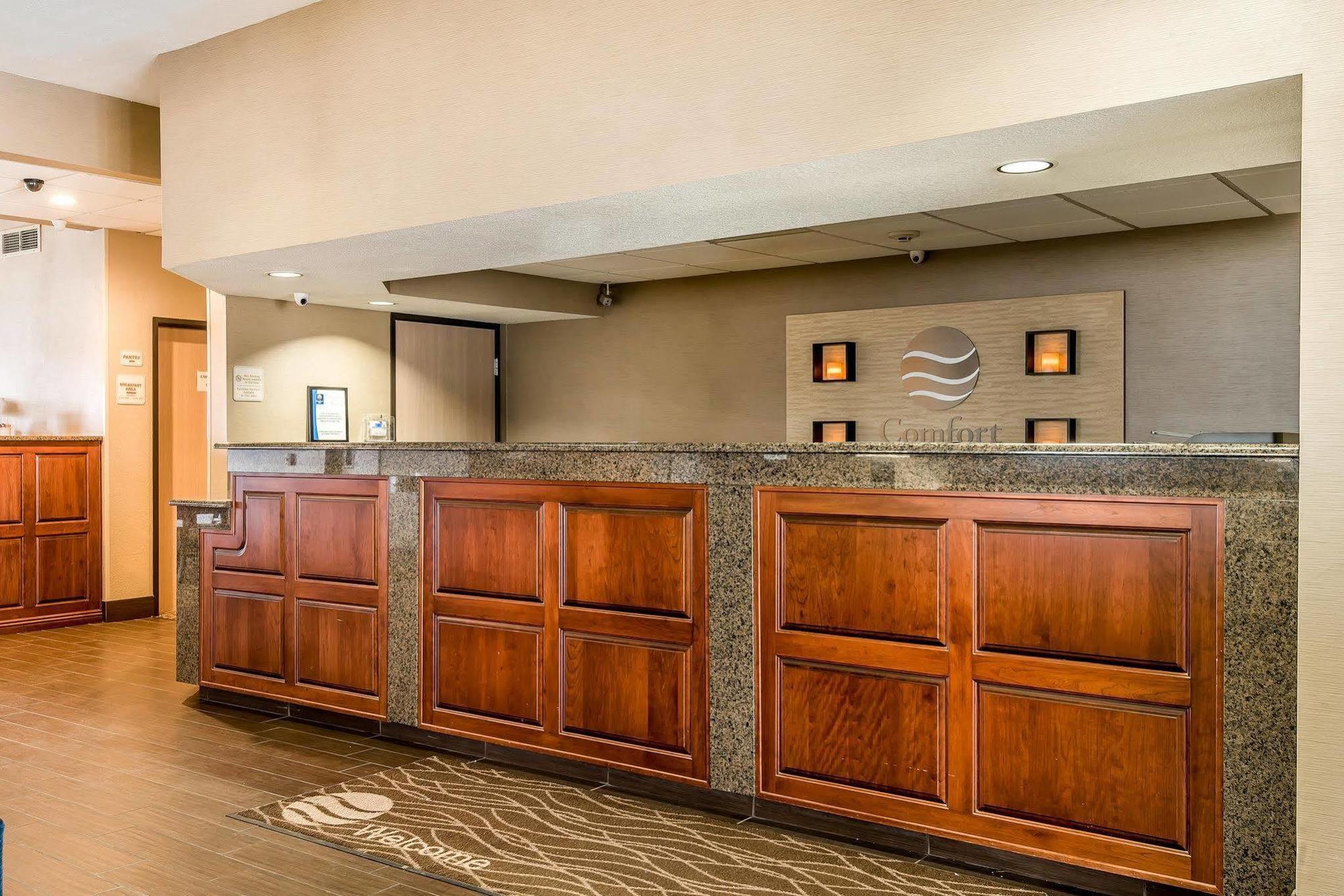 Quality Inn & Suites Bethany Exterior foto